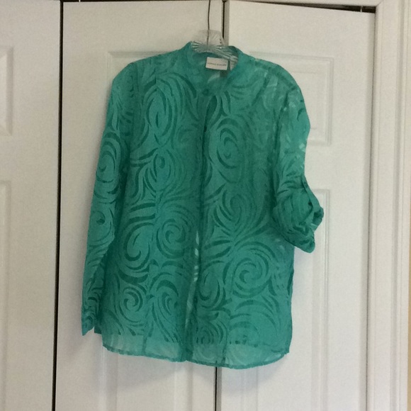 Alfred Dunner Tops - Very versatile shirt